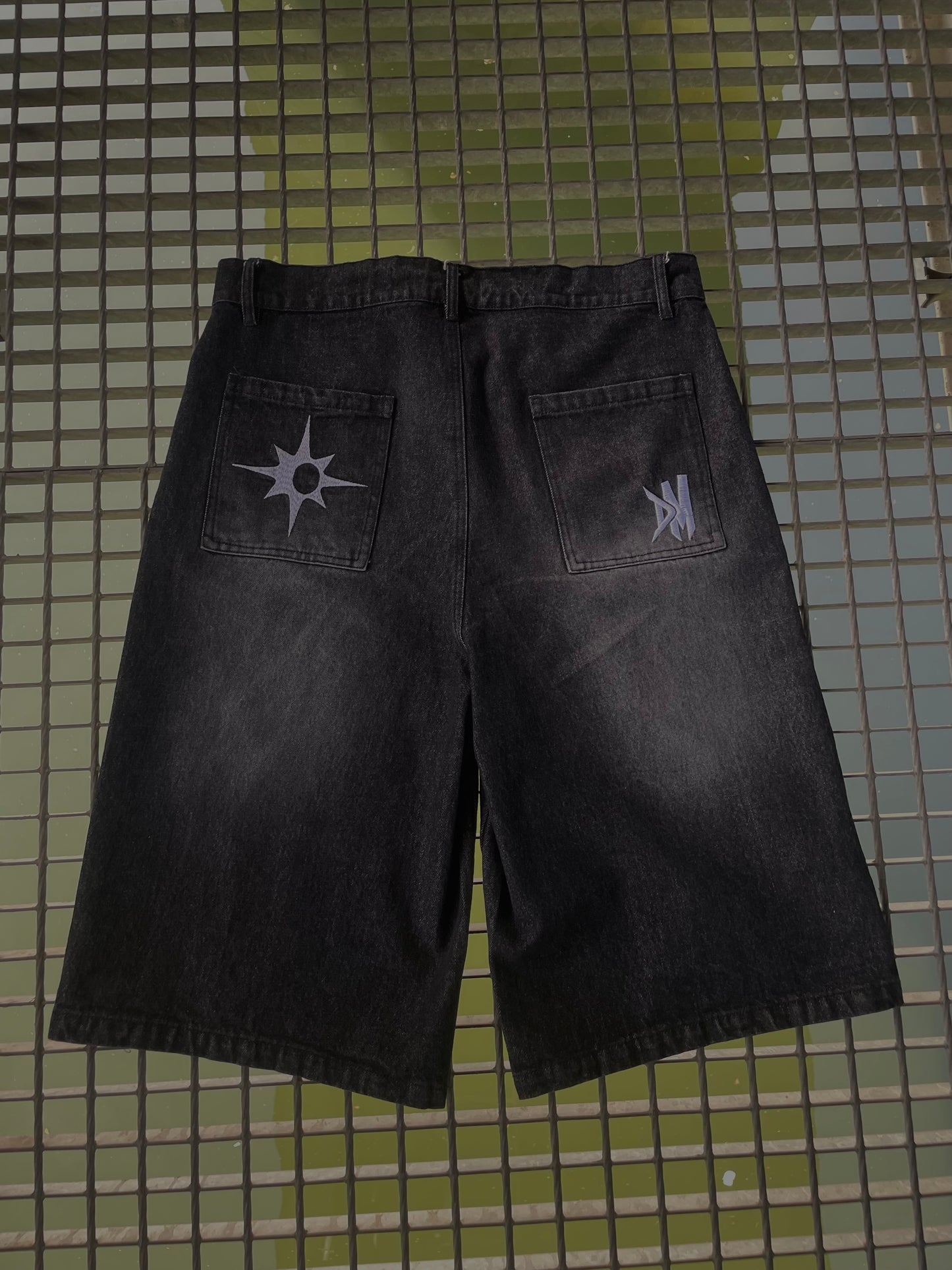 Short DeaD MooN